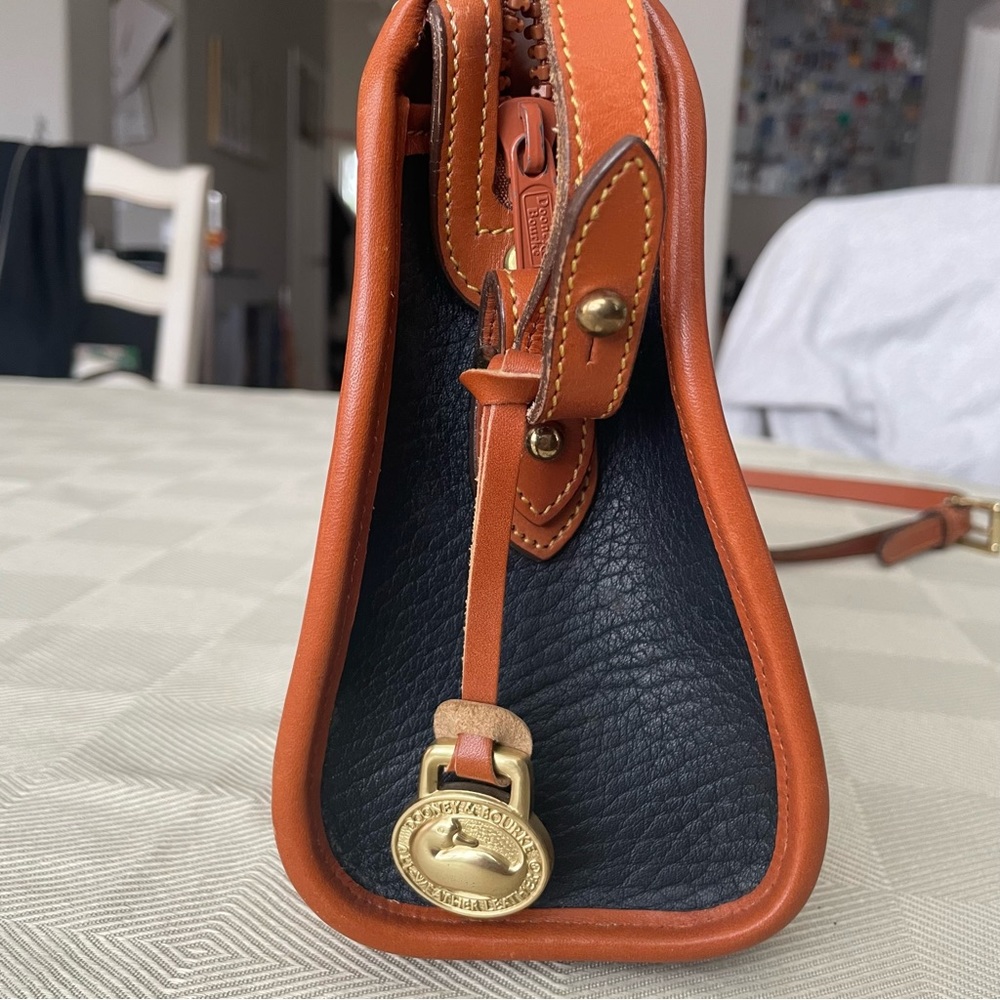 Vintage Dooney & Bourke in excellent condition! - Picture 3 of 11